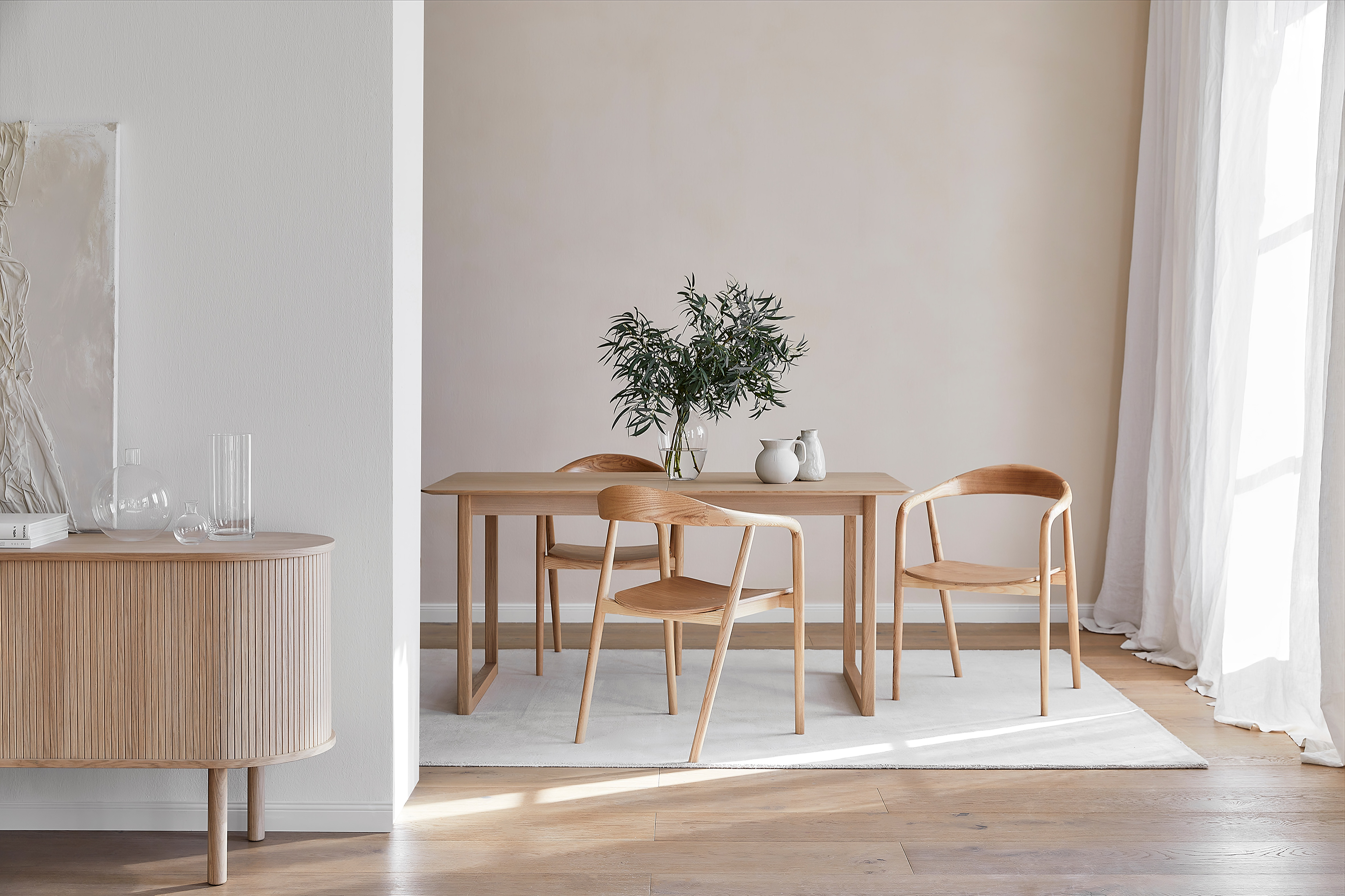 Ambiente de comedor de madera